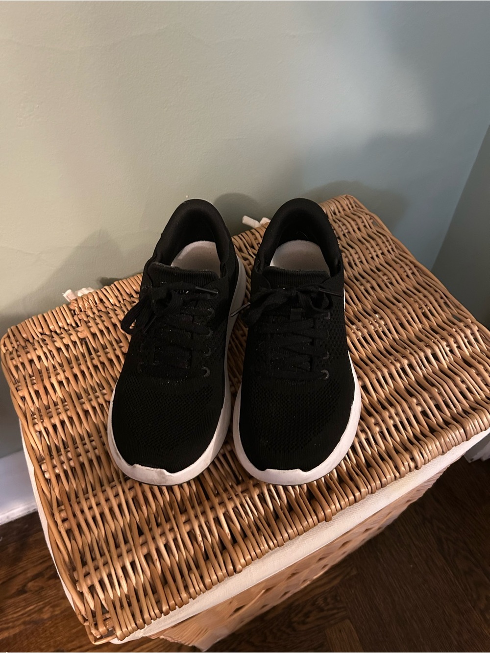 Woman’s Black Lightweight Knit Sneakers
